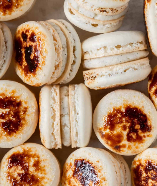 Creme Brûlée Macaron image 0